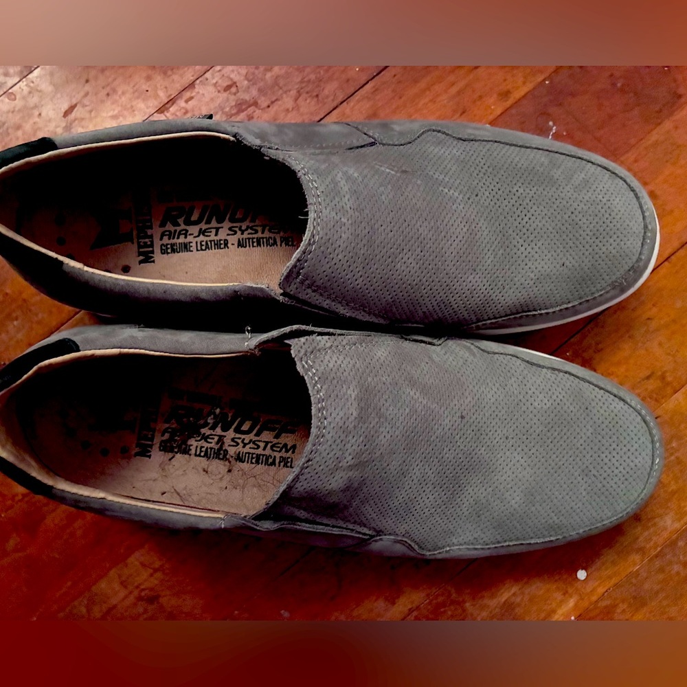 beautiful, lightly used slip-ons